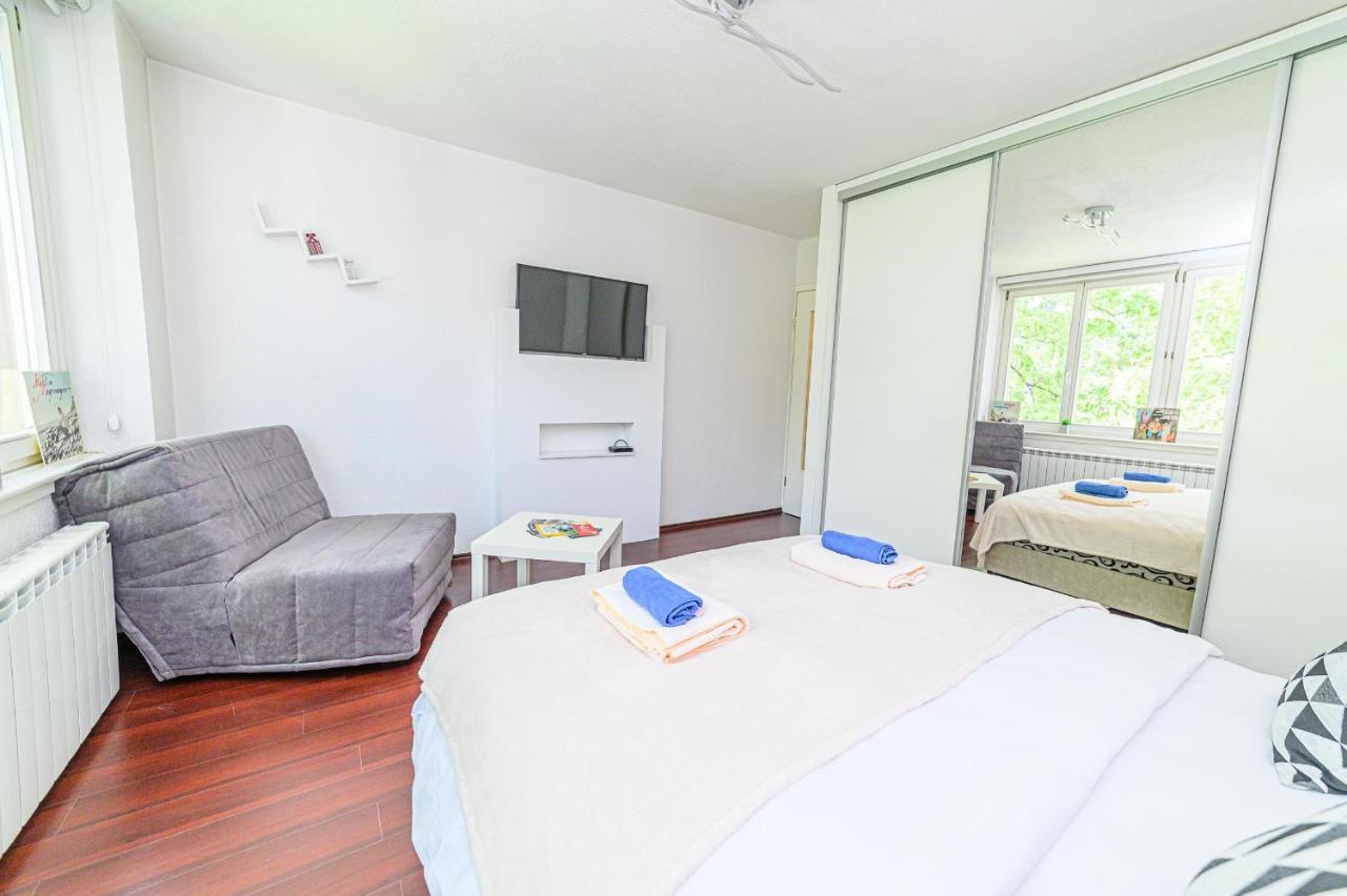 Beautiful Cozy Studio Close To City Center Apartment ซาราเยโว ภายนอก รูปภาพ
